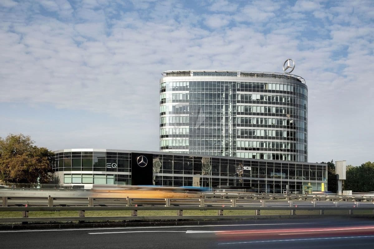 Офис Mercedes-Benz Plaza