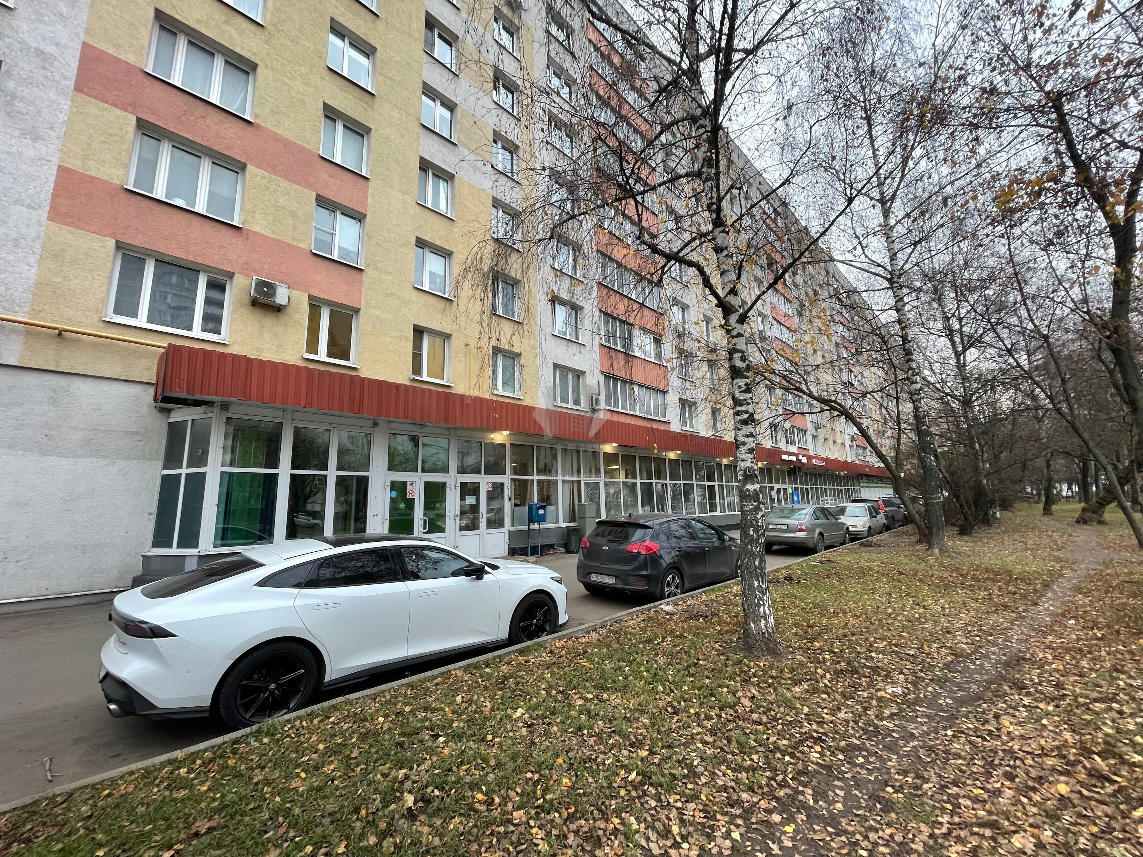 Торговая площадь Героев панфиловцев 12к1 — фото 1 из 7