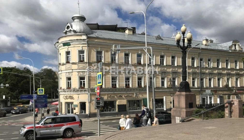 Торговая площадь Гоголевский б-р, д 3 — фото 1 из 5